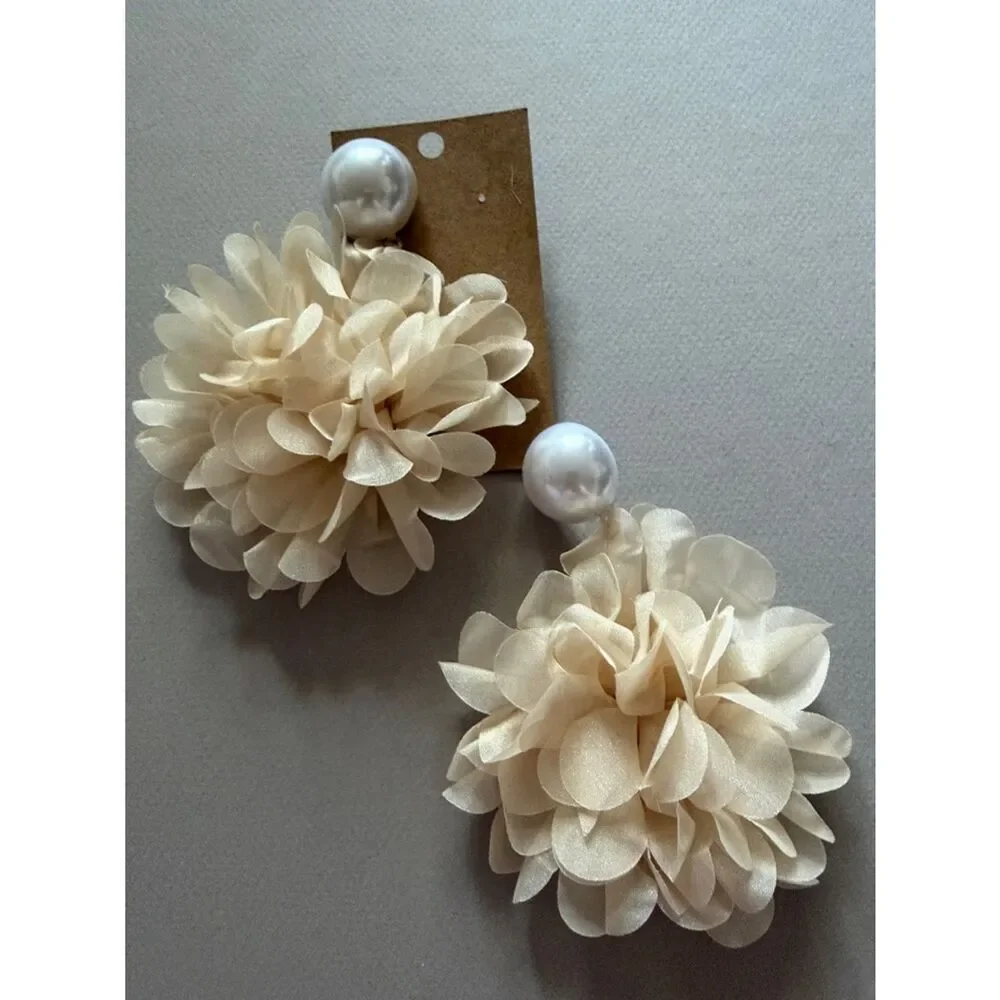 Pearl Top Cream Floral Drop Earrings A1910